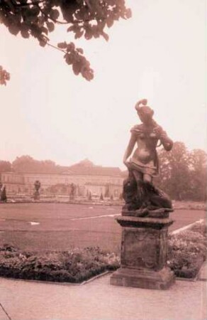 Hannover, Herrenhausen: Figuren, Hintergrund Schloss