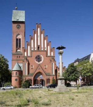 zentraler Platz mit Kriegerdenkmal; Berlin, Treptow-Köpenick