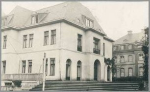 Villa Simon, Standort des Brunnens mit Kauernder, 1925, Bronze und Kalkstein