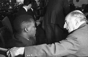 Freiburg: afrikanische Intellektuelle; Empfang im Rathaus; von hinten: Schneller