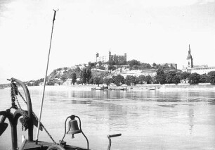 Pressburg / Bratislava Ansicht von Bratislava, Blick über die Donau