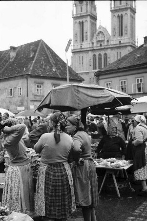 Zagreb, Agram: Marktplatz mit Türmen des Doms
