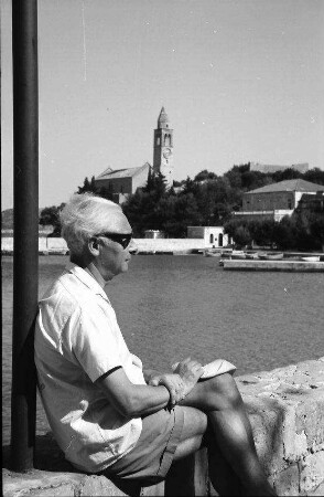 Lopud: Ich [Willy Pragher], auf der Kaimauer vor dem Hotel