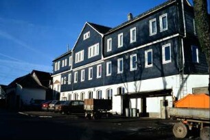 ehemalige Fabrik, später Gemeindeverwaltung und Fremdenverkehrsamt; jetzt Sitz von Handwerkern und der Beschäftigungsgesellschaft "Ökologische Sanierung"