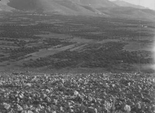 Kulturlandschaft : Blick über die Landschaft am Fuße des Afentis.