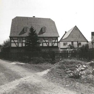 St. Egidien, Lessingweg 13. Wohnstallhaus (M. 19. Jh.). Straßenfront