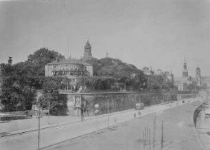 Dresden-Altstadt. Blick von der Carolabrücke gegen die Brühlsche Terrasse mit Moritzmonument und Restaurant "Belvedere" und das Terrassenufer (nach Südwest)