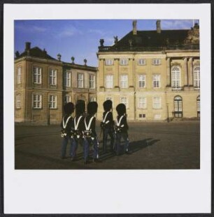 Wachablösung vor Schloss Amalieborg in Kopenhagen