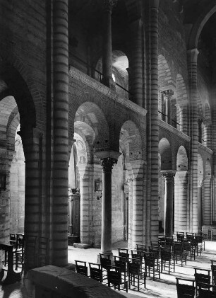 Verona. Kirche San Lorenzo (1001/1300). Inneres. Mittelschiff. Südwand