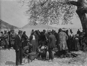 Fischmarkt : Fischer bieten ihre Ware feil