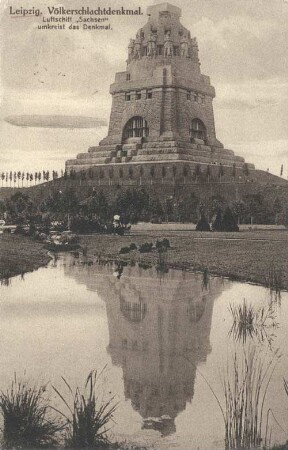 Leipzig: Völkerschlachtdenkmal ; Luftschiff "Sachsen" umkreist das Denkmal