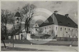 Katholische Kirche und Pfarrhaus in Ober Briesnitz