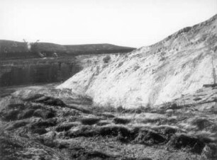 Braunkohlentagebau Hirschfelde (Kopalnia Turoszów), östlich der Lausitzer Neiße; seit 1945 Polen. Rutschungshalde von der Tagebausohle