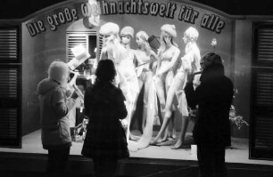 Freiburg: Hertie-Schaufenster in der Passage