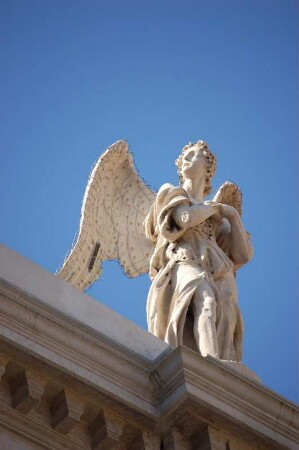 Engelfigur auf der Kirche Chiesa di San Bartolomeo, nahe der Rialto-Brücke, im 12. Jh. von deutschen Kaufleuten gegründet