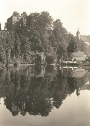 Tharandt. Ruine und Kirche. Blick über den Teich