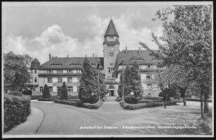 Arnsdorf. Verwaltungsgebäude der Krankenanstalten