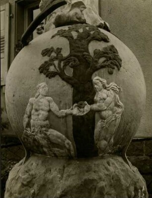 Adam und Eva. Sockel. Detail