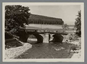 Bei Kynau (heute Zagórze Śląskie - Polen). Alte Brücke über die Weistritz