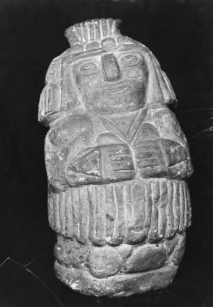 Steinbild der Maisgöttin Chicomecoatl