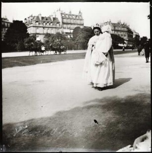Paris. Amme auf der Avenue du Bois