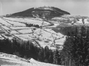 Geisingberg von Osten mit Basaltbruch und Seilbahn