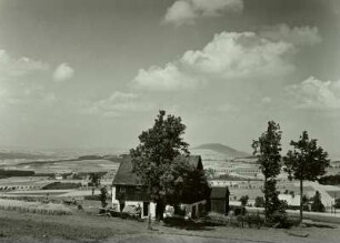 Bärenstein (Erzgebirge). St. Quirinus Stolln am Nordfuß des Bärensteins, Huthaus von Süden gegen Pöhlberg