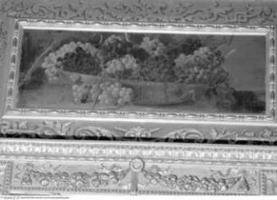Bildfelder mit Stilleben oberhalb der Spiegel, Ostwand(?): Stilleben mit Obst