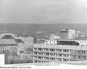 Blick von der Prager Straße zur Leningrader Straße (St. Petersburger Straße)