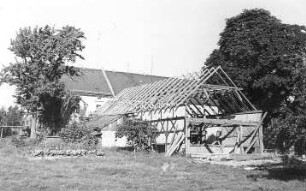 Sohland a. Rotstein. Ehem. Gut Kloß an der Bahnlinie im Niederdorf, zu dem ehem. eine Windmühle gehörte,