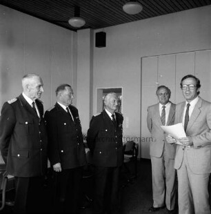 Nütschau: Kreisfeuerwehrzentrale: Ehrung für Kreisbrandmeister Heinrich Dittmer zum 25-jährigen Dienstjubiläum: Rede zur Überreichung der Ehrenurkunde von Landrat Hans-Henning Becker-Birck im Beisein von Ehrenkreisbrandmeister Hinrich Harms und dem ehemaligen Kreisbrandmeister Heinz Poschmann sowie Lothar Bitsching