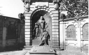 Dresden-Plauen. Grabstätte Traugott Bienert, Detail