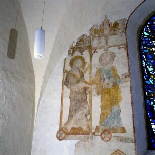 Die Apostel Andreas und Petrus unter fialengeschmückten Baldachinen
