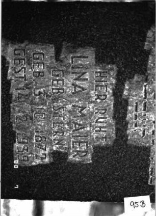 Grabstein 95 (Index: 100101324) Material: Granit Zustand: gut Maße HxBxT: 113x46x28 cm Beschreibung: Stele, Sockel, flacher Abschluß: Grabstein 95B