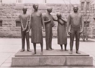 Skulpturengruppe : Dresden, Gedenkstätte Münchner Platz, Skulpturengruppe im Innenhof. Ehrenmal für die hingerichteten Antifaschisten auf dem ehemaligen Hinrichtungsplatz