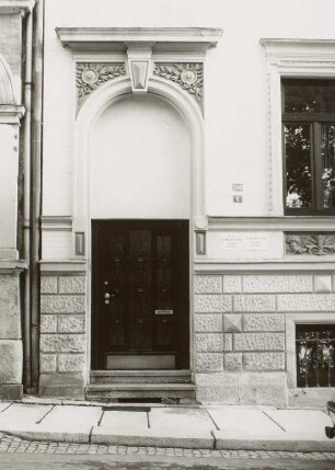 Markneukirchen, Wohnhaus, Portal : Markneukirchen (Vogtlandkreis), Wohnhaus, Lutherplatz 1, um 1890, Portal