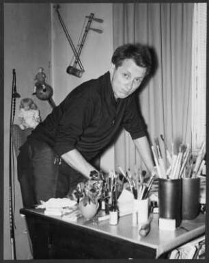 Horst Bartsch : Portrait des Grafikers Horst Bartsch an seinem Arbeitstisch