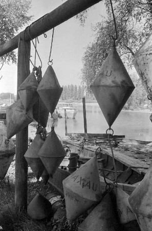 Spätsommertag im Rheinhafen Maxau.