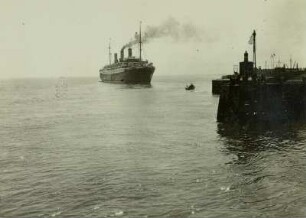 DS Resolute : Cuxhaven, Überseedampfer Resolute der HAPAG