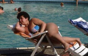 Dicke russische Dame am Pool eines Hotels in Sotschi, Sowjetunion 1989