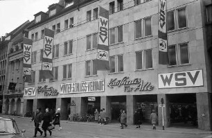 Freiburg: Winterschlussverkauf; Kaiser-Joseph-Straße; Hausfront Kaufhaus für Allle