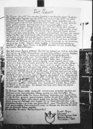 Handgeschriebenes Schild am Brandenburger Tor am 25./26. Dezember 1989