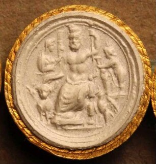 Thronender Jupiter Serapis mit weiteren Figuren (Daktyliothek, Das Alterthum nach Lippert und Visconti)