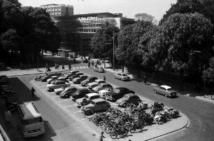 Freiburg: Blick vom Dach des Colombi Hotels auf den Parkplatz Rotteckplatz