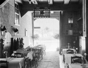 Tangermünde, Wohnhaus mit Gaststätte im alten Torweg