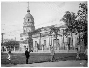 Manila/ Philippinen: Straßenszene vor der Quiapo Kirche