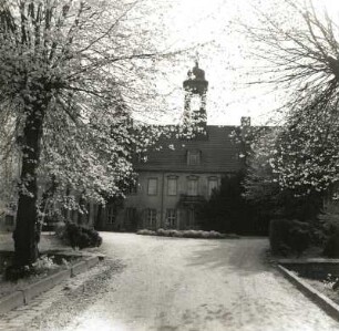 Elsterwerda. Schloß (Wladimir-Komarow-OS, 1720/37; n. Plänen von M. D. Pöppelmann). Hoffront des Hauptflügels