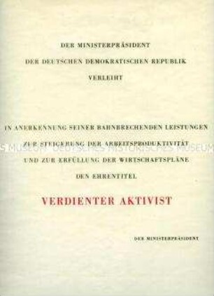 Urkunde zum Ehrentitel "Verdienter Aktivist", in Mappe