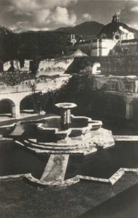 Guatemala, La Antigua : Kirchenruine mit Brunnenanlage (1773 Zerstörung durch Erdbeben)