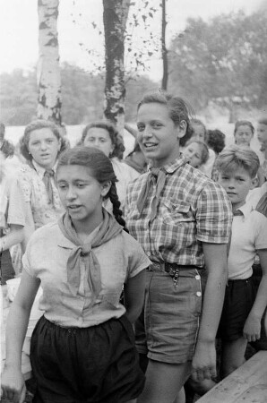 Pionierrepublik "Ernst Thälmann" in Wuhlheide : Pioniere im Zeltlager